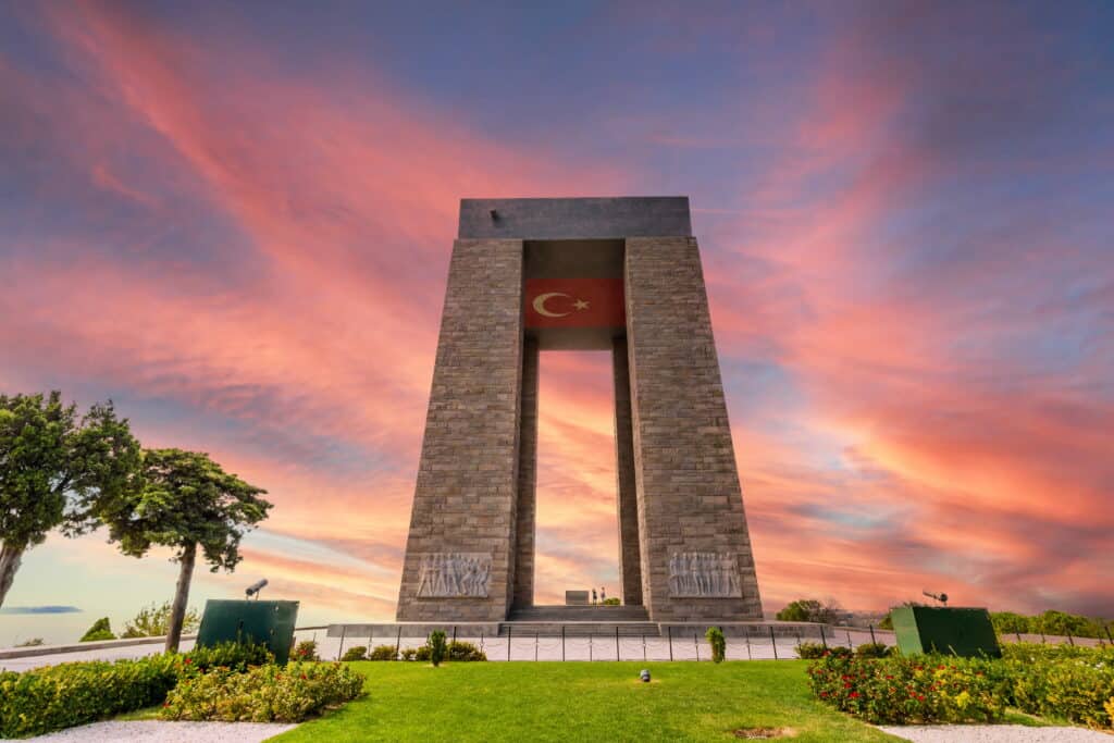 ANTALYA ÇIKIŞLI KONAKLAMALI  Çanakkale Bozcaada Turu